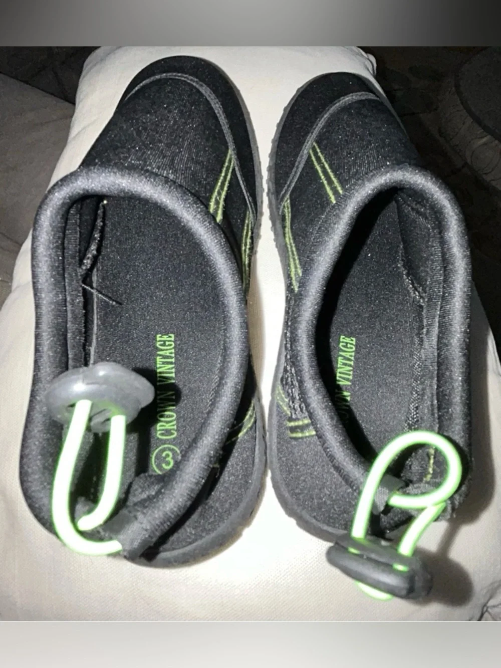 Crown Vintage Youth Poseidon Black Water Swim Shoes With Green Accents Size 3